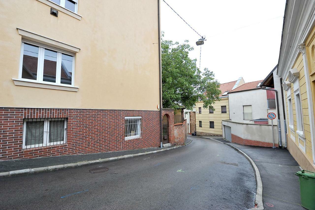 Pure Apartman Pecs Exterior photo